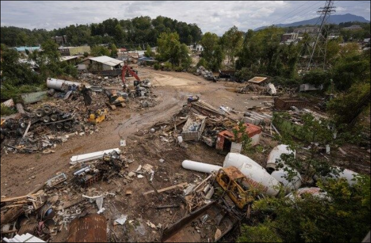 ;am hikes thru Hurricane Damage