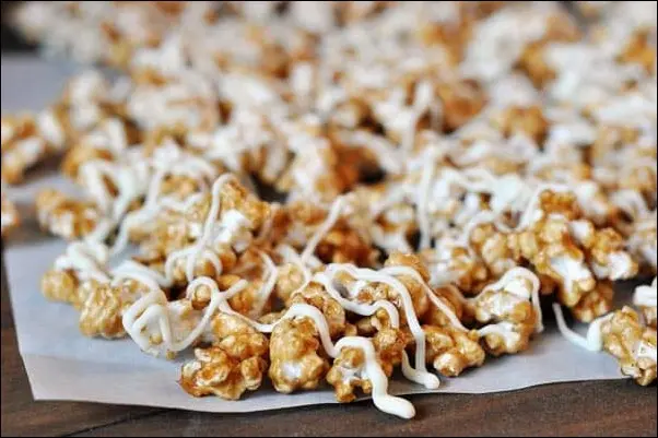 Cinnamon Roll Caramel Popcorn